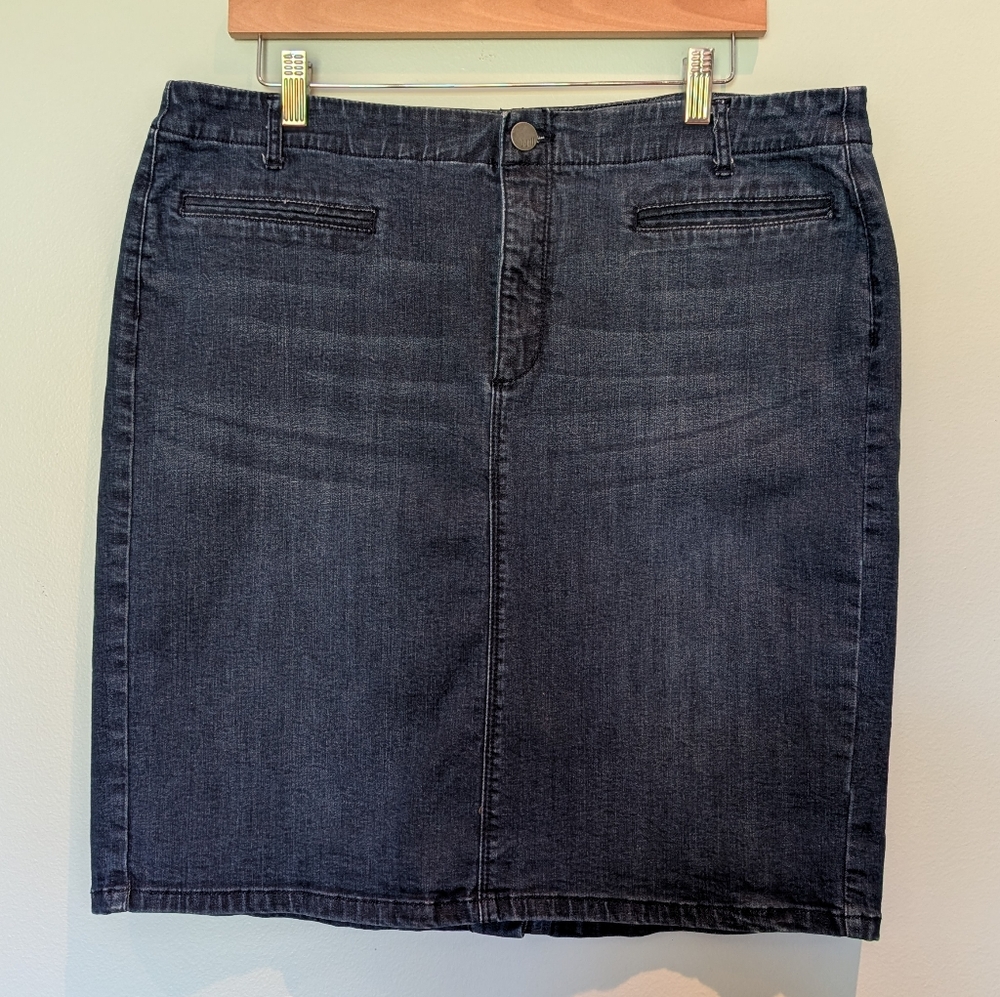 J Jill Smooth Fit Medium Wash Denim Skirt